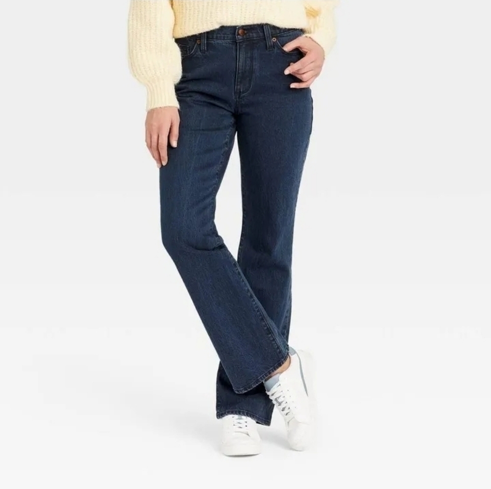 Universal Thread Women's Vintage Bootcut Jeans High-Rise StretchyInseam 32